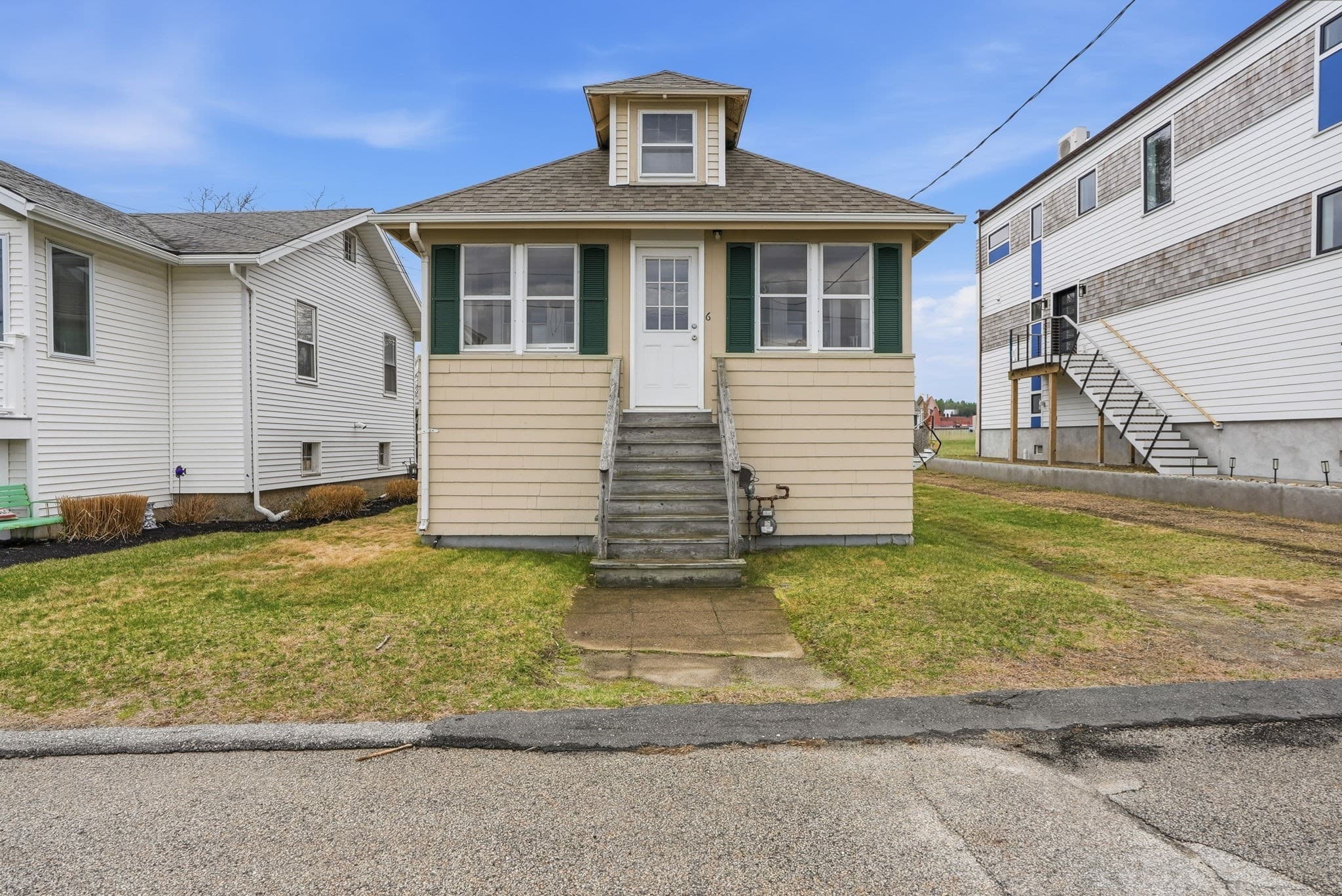 6 Touraine Ave, Hull MA 02045