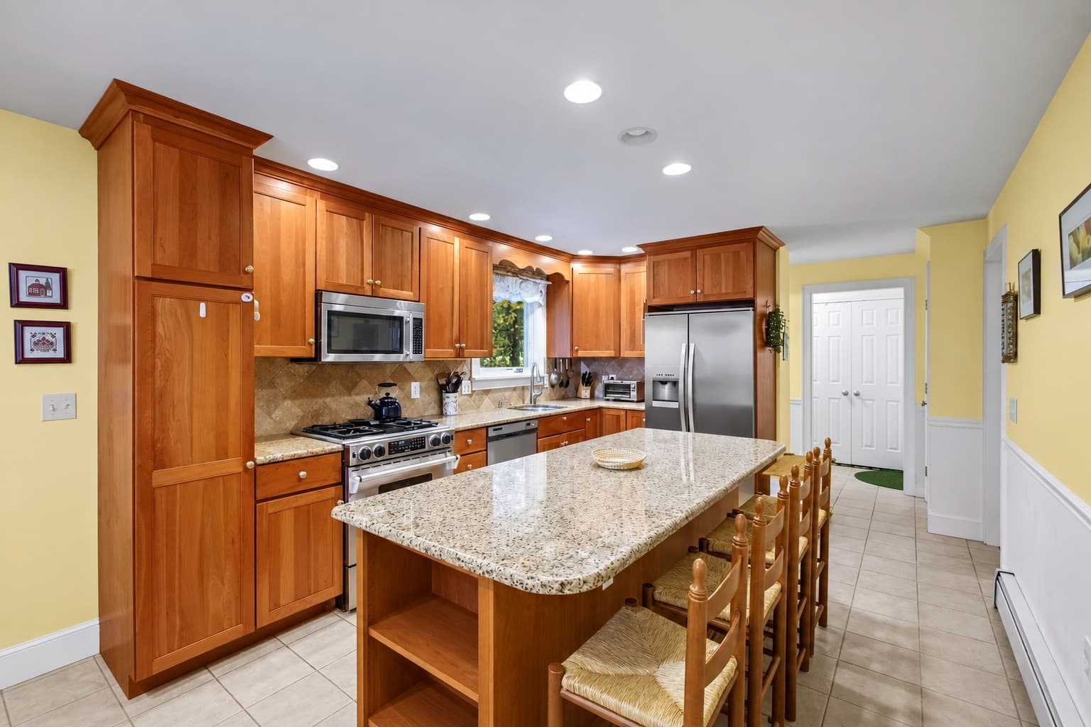 Single Family Residence at 28 Arbor Dr, Shrewsbury MA 01545, photo 2 of 27