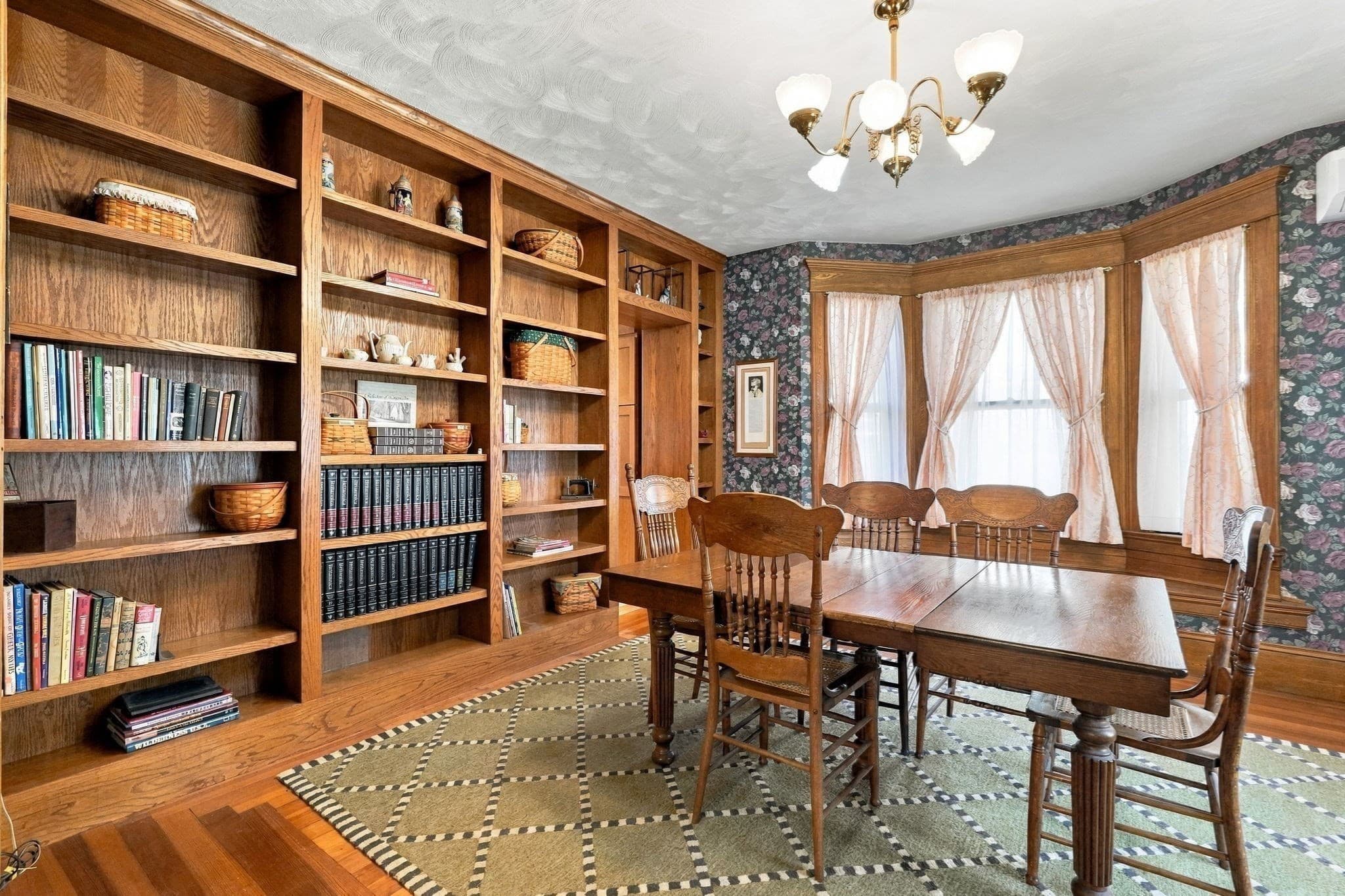 Single Family Residence at 116 S Park Ave., Longmeadow MA 01106, photo 7 of 32