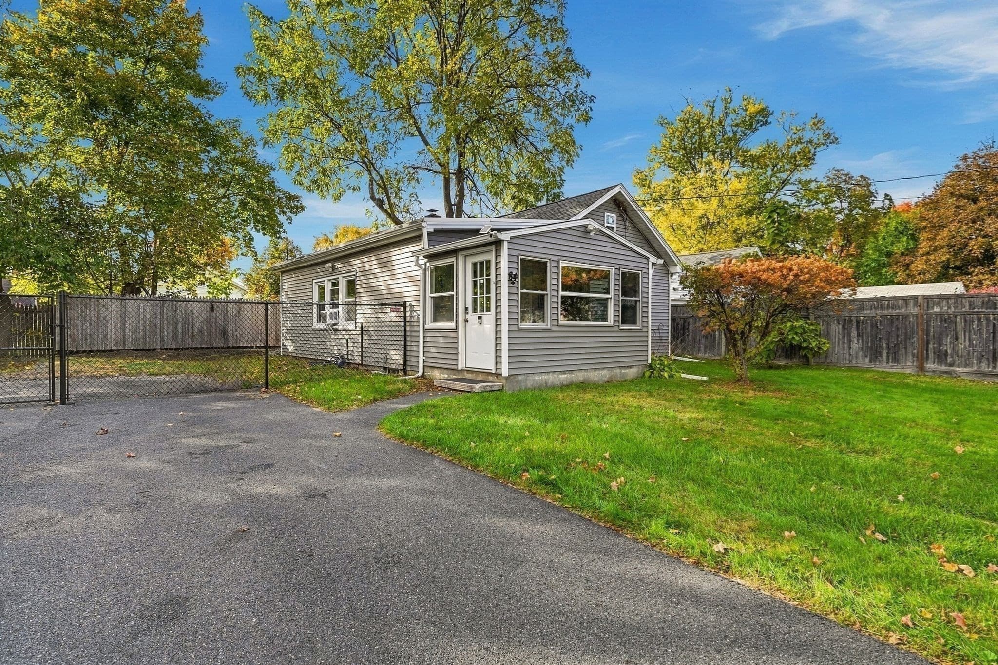 Single Family Residence at 84 Wilton St, Springfield MA 01109, photo 2 of 30