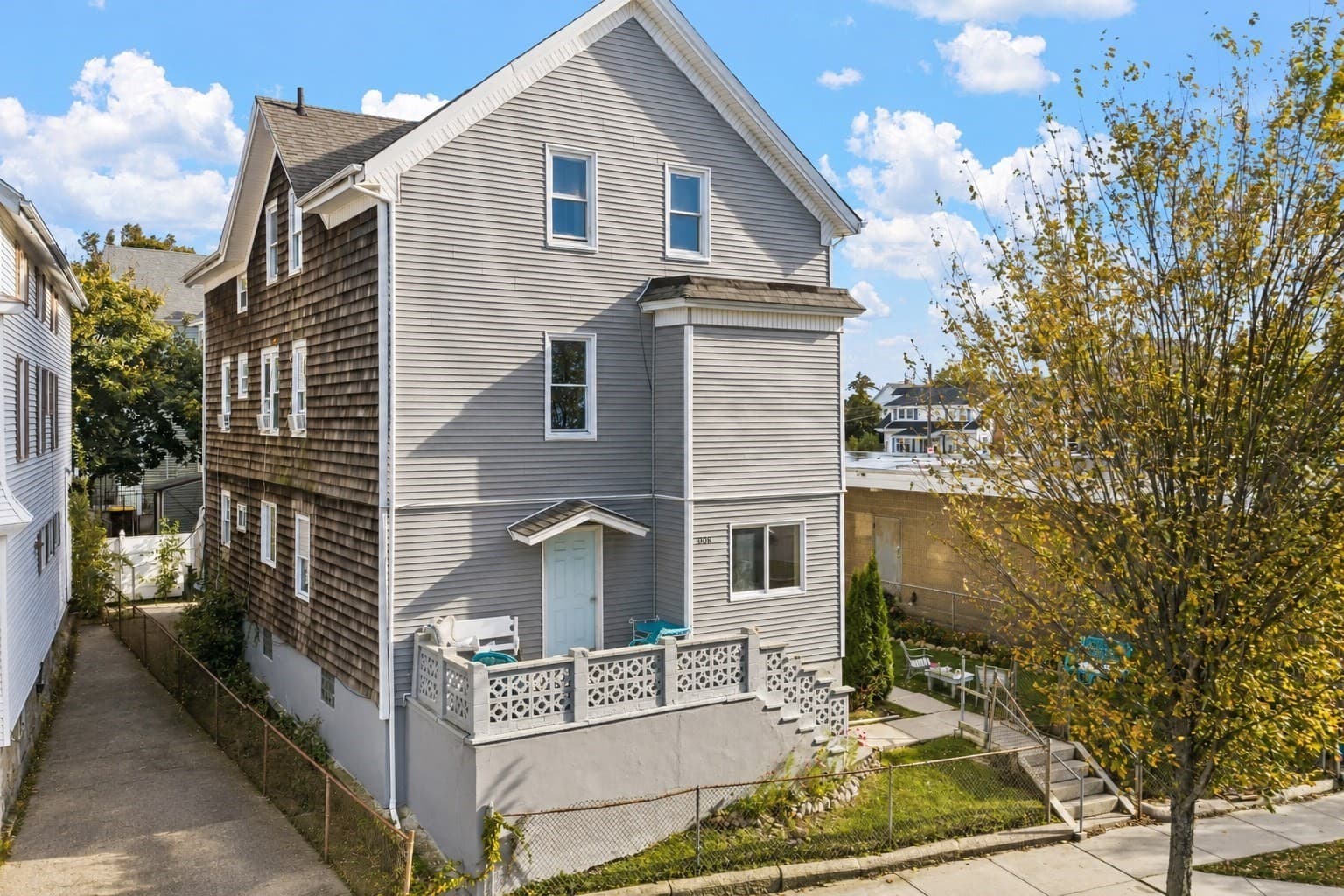 908 Plymouth Ave, Fall River MA 02721