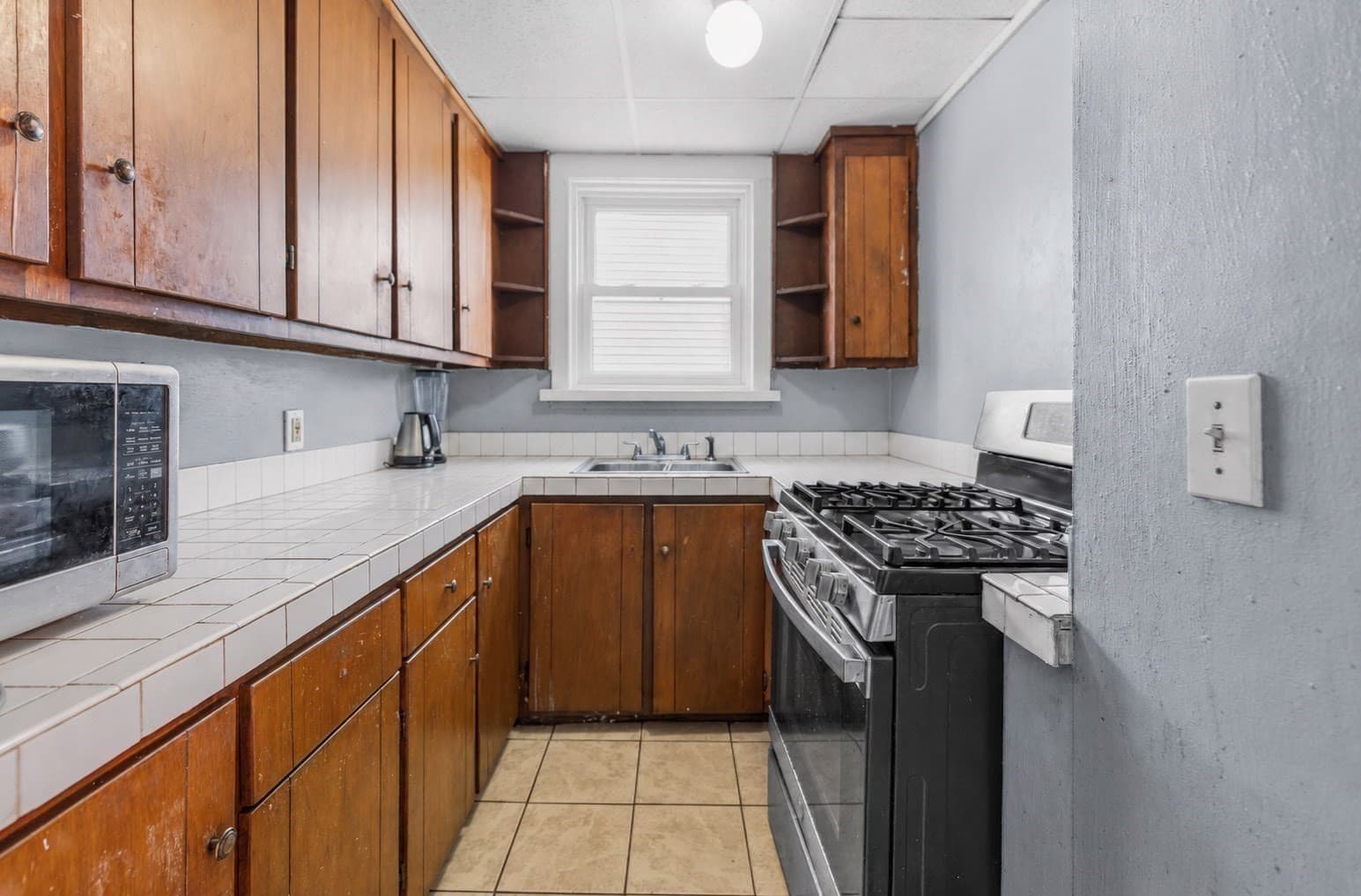 4 Family at 908 Plymouth Ave, Fall River MA 02721, photo 19 of 40