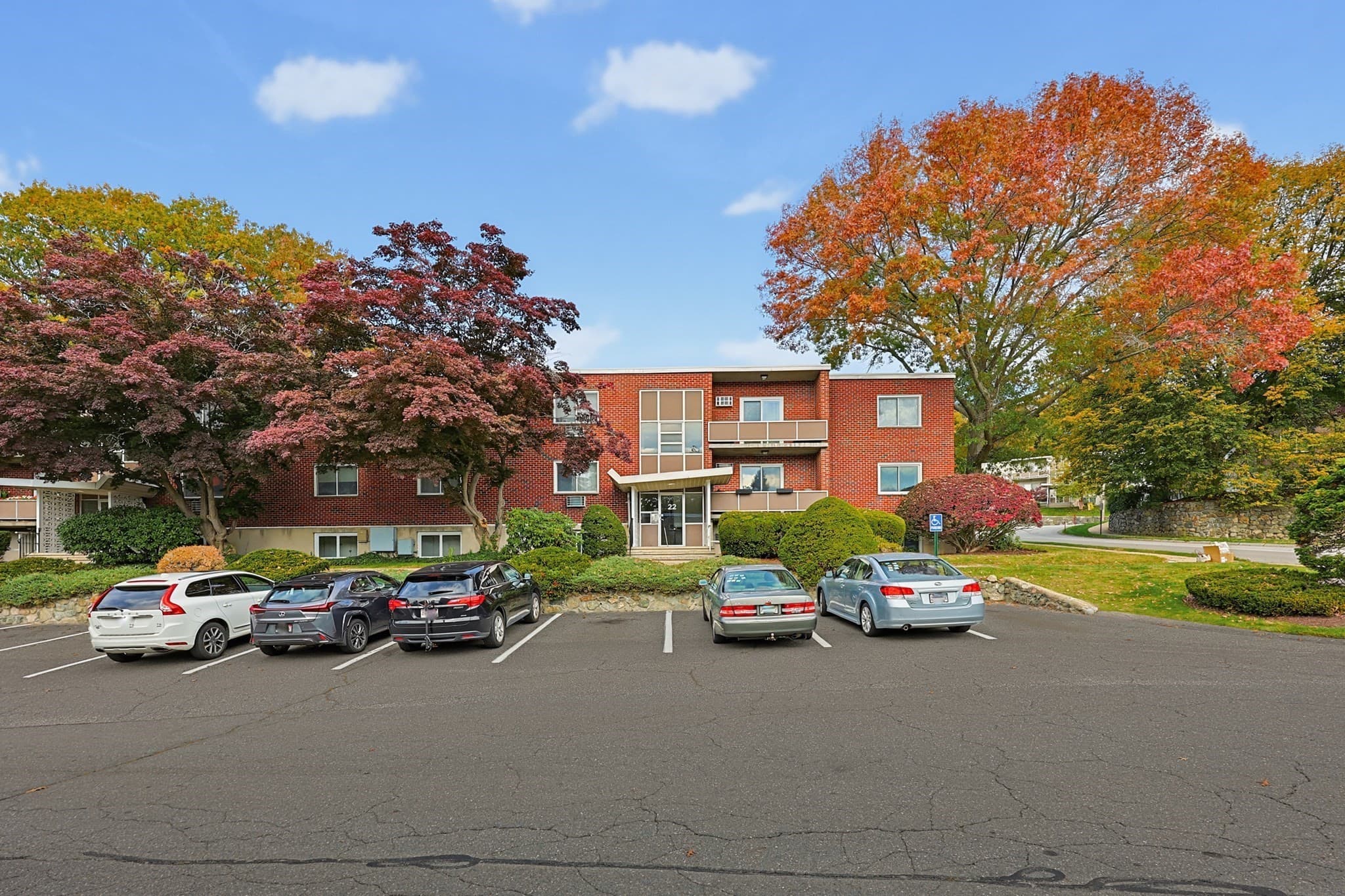 Condominium at 22 Jacqueline Rd # D, Waltham MA 02452, photo 22 of 26