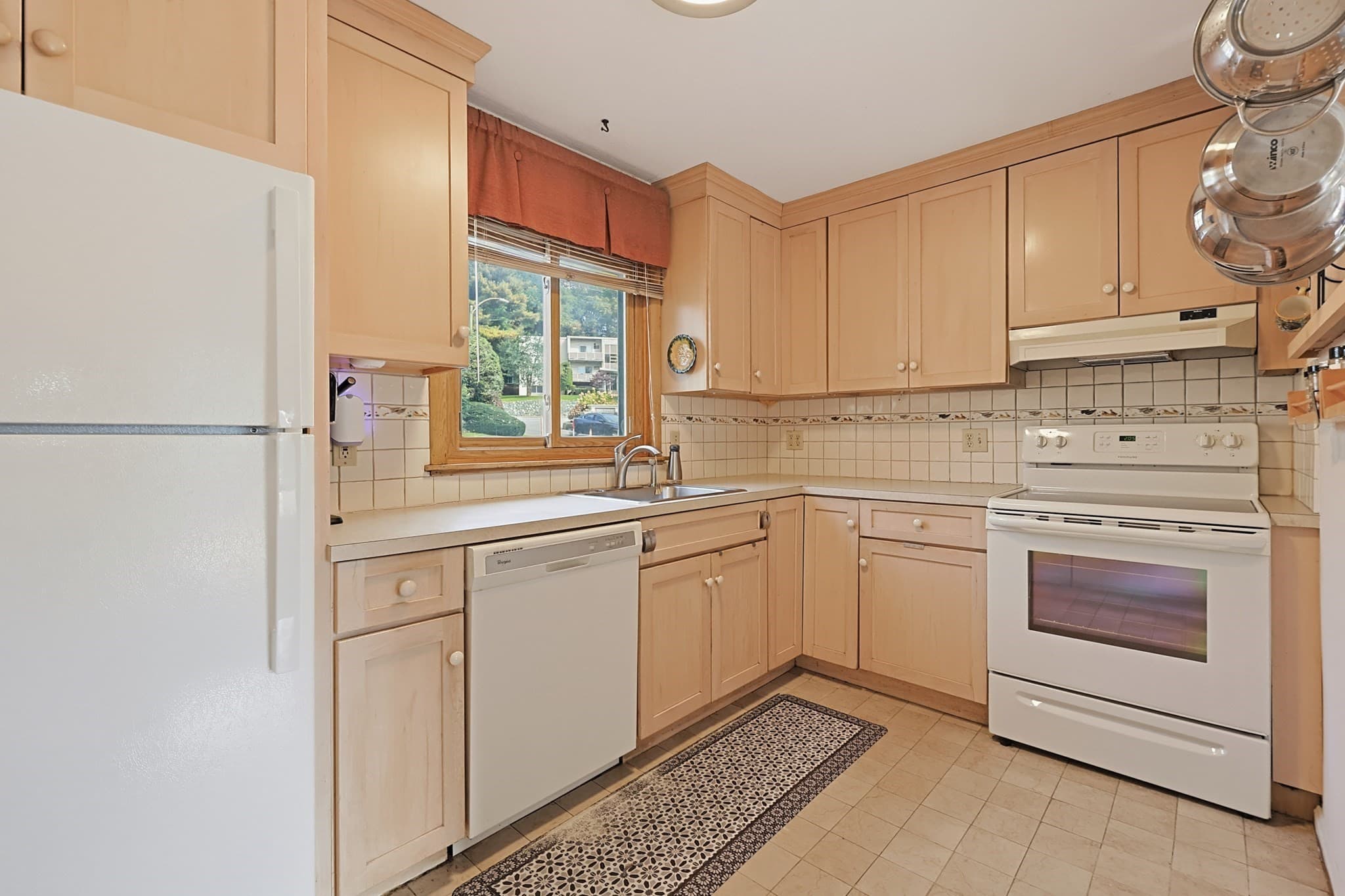 Condominium at 22 Jacqueline Rd # D, Waltham MA 02452, photo 7 of 26