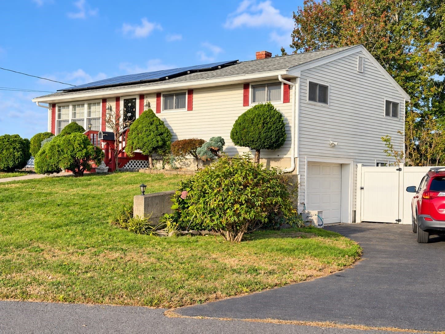 Single Family Residence at 37 Paula Street, Somerset MA 02726, photo 3 of 31