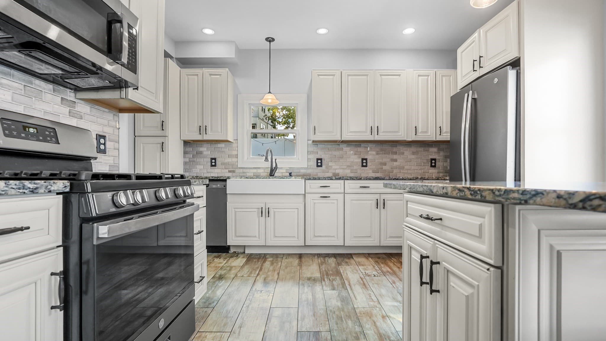 Single Family Residence at 23 Sagamore, Winthrop MA 02152, photo 3 of 31