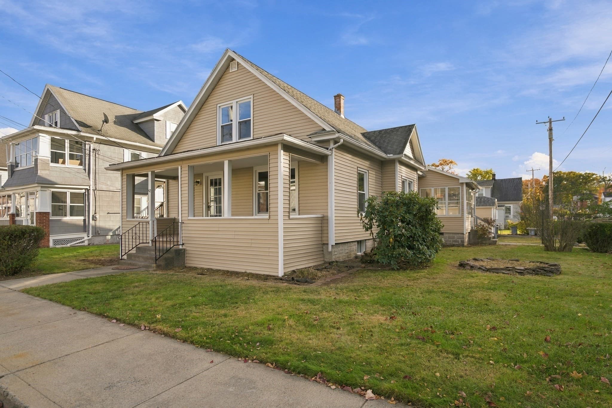 Single Family Residence at 62 Brookline Ave, Holyoke MA 01040, photo 2 of 35