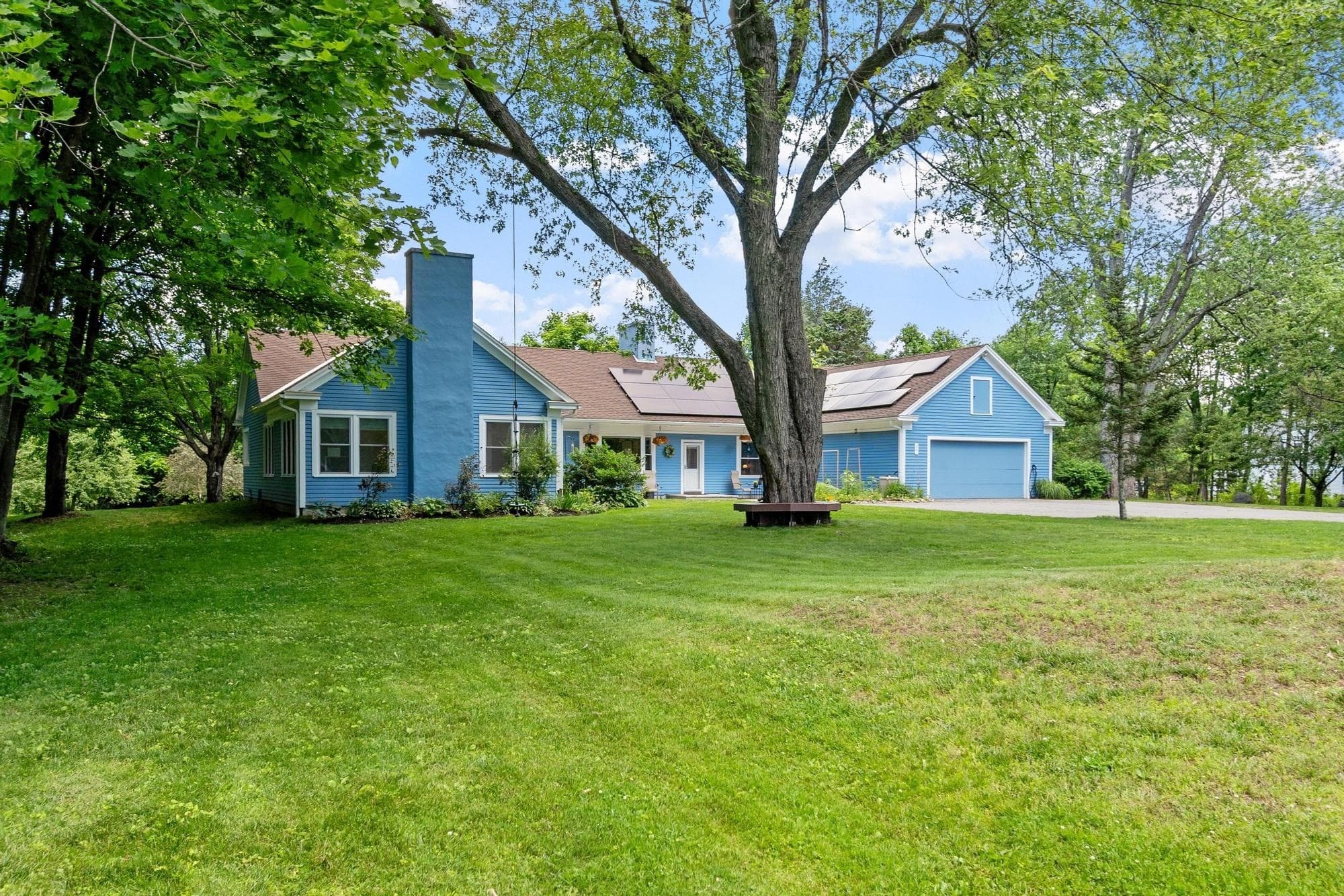 Single Family Residence at 27 Oak Ave, Lunenburg MA 01462, photo 3 of 42