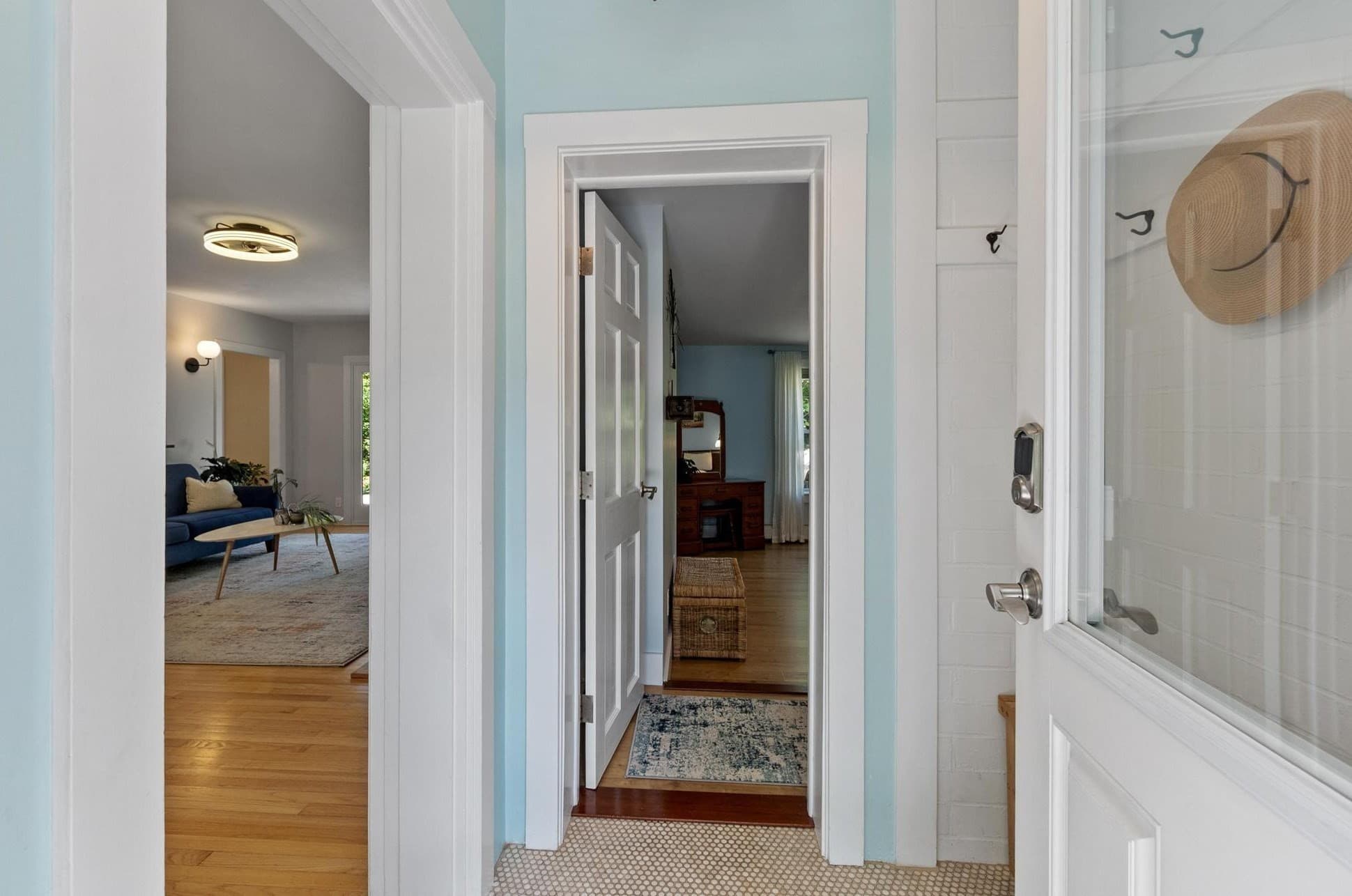 Single Family Residence at 27 Oak Ave, Lunenburg MA 01462, photo 4 of 42