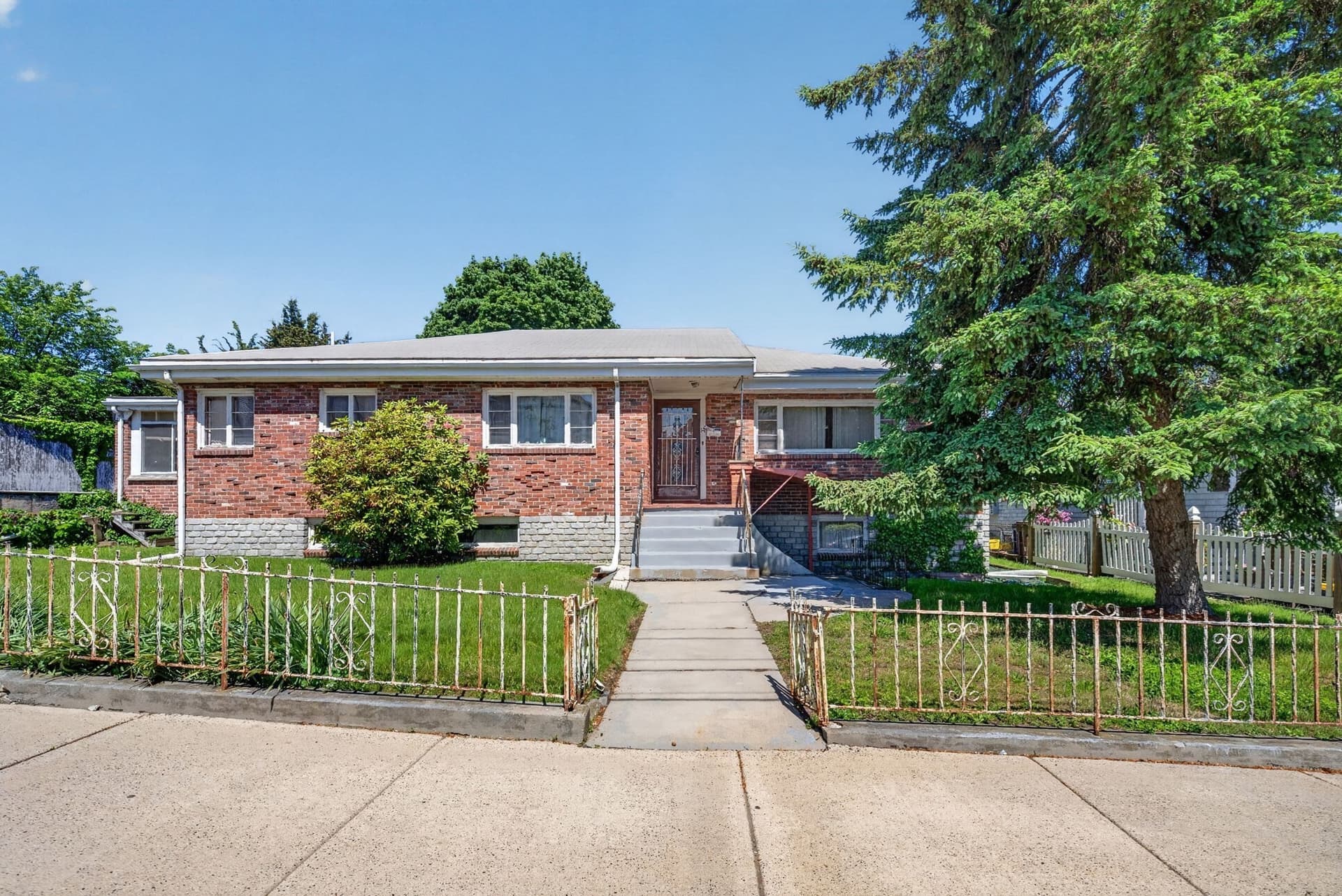 14 Coolidge St, Everett MA 02149
