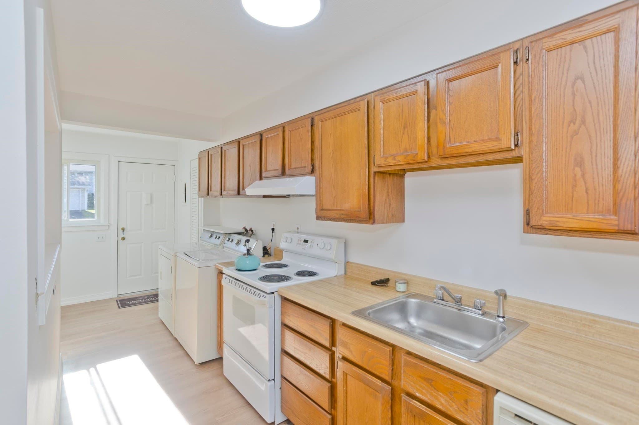 Condominium at 46 Meadowlark Ln # 46, Chicopee MA 01022, photo 3 of 27