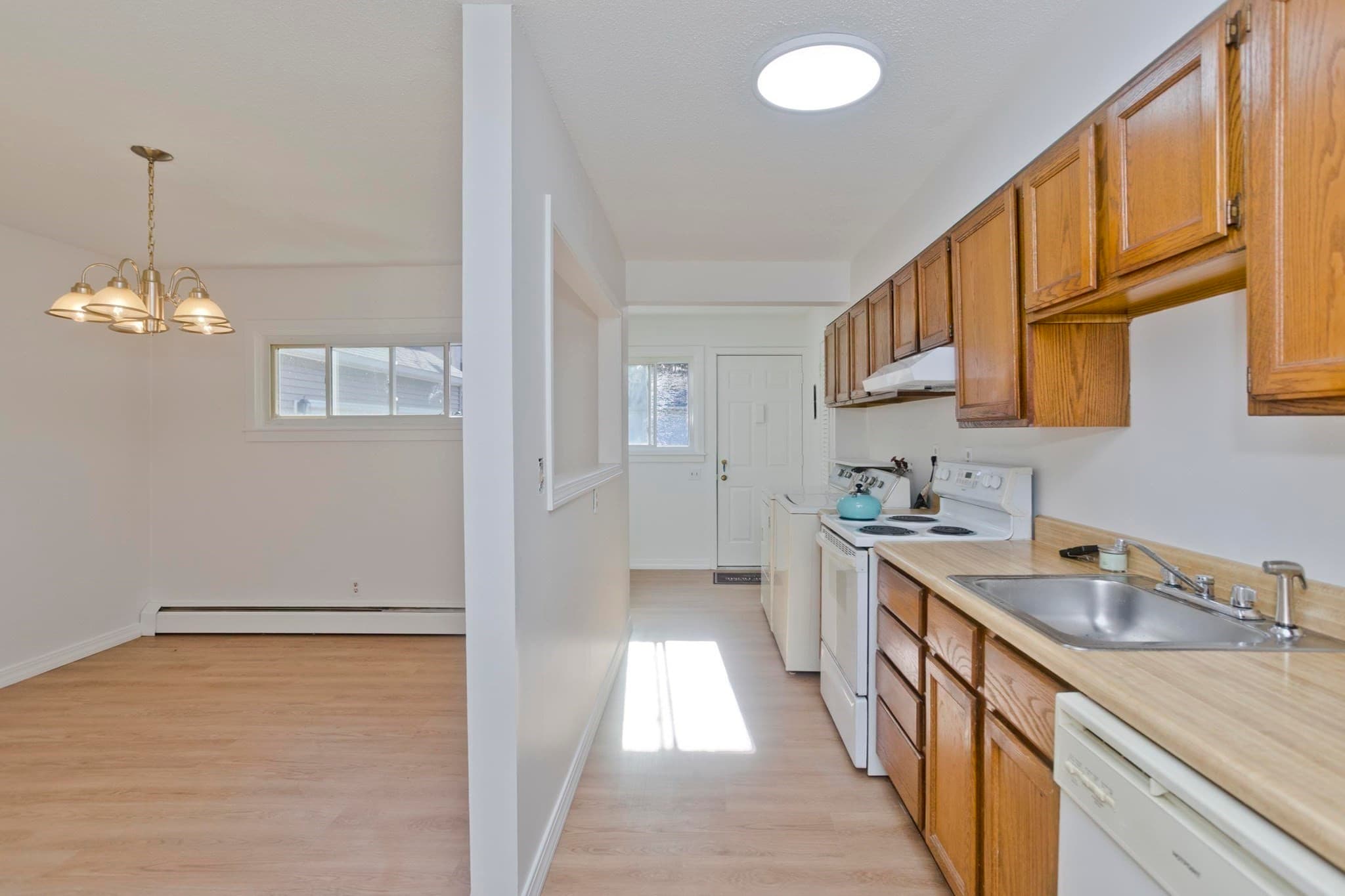 Condominium at 46 Meadowlark Ln # 46, Chicopee MA 01022, photo 4 of 27