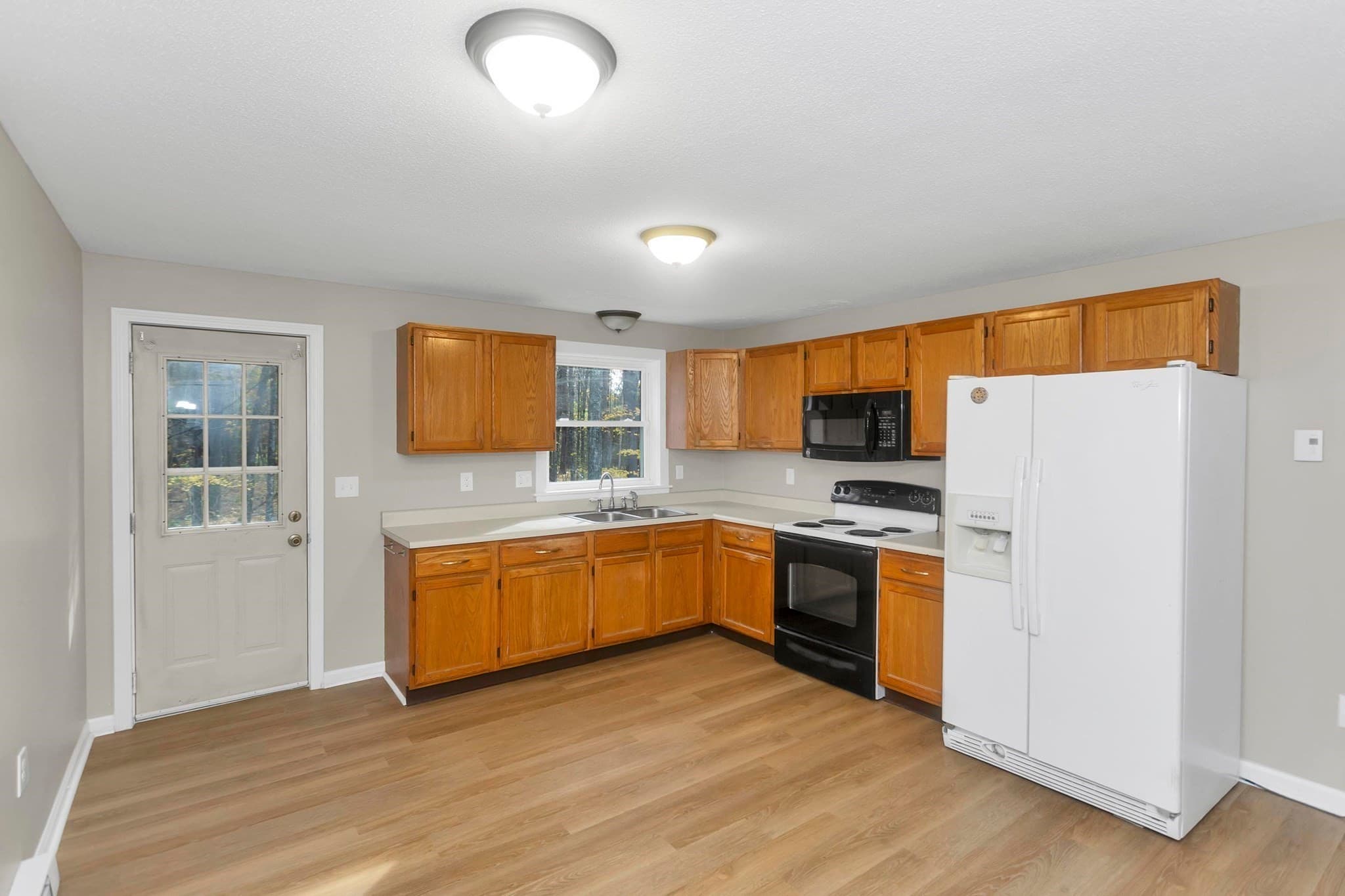 Multi Family at 3005 Prospect St, Palmer MA 01009, photo 4 of 41