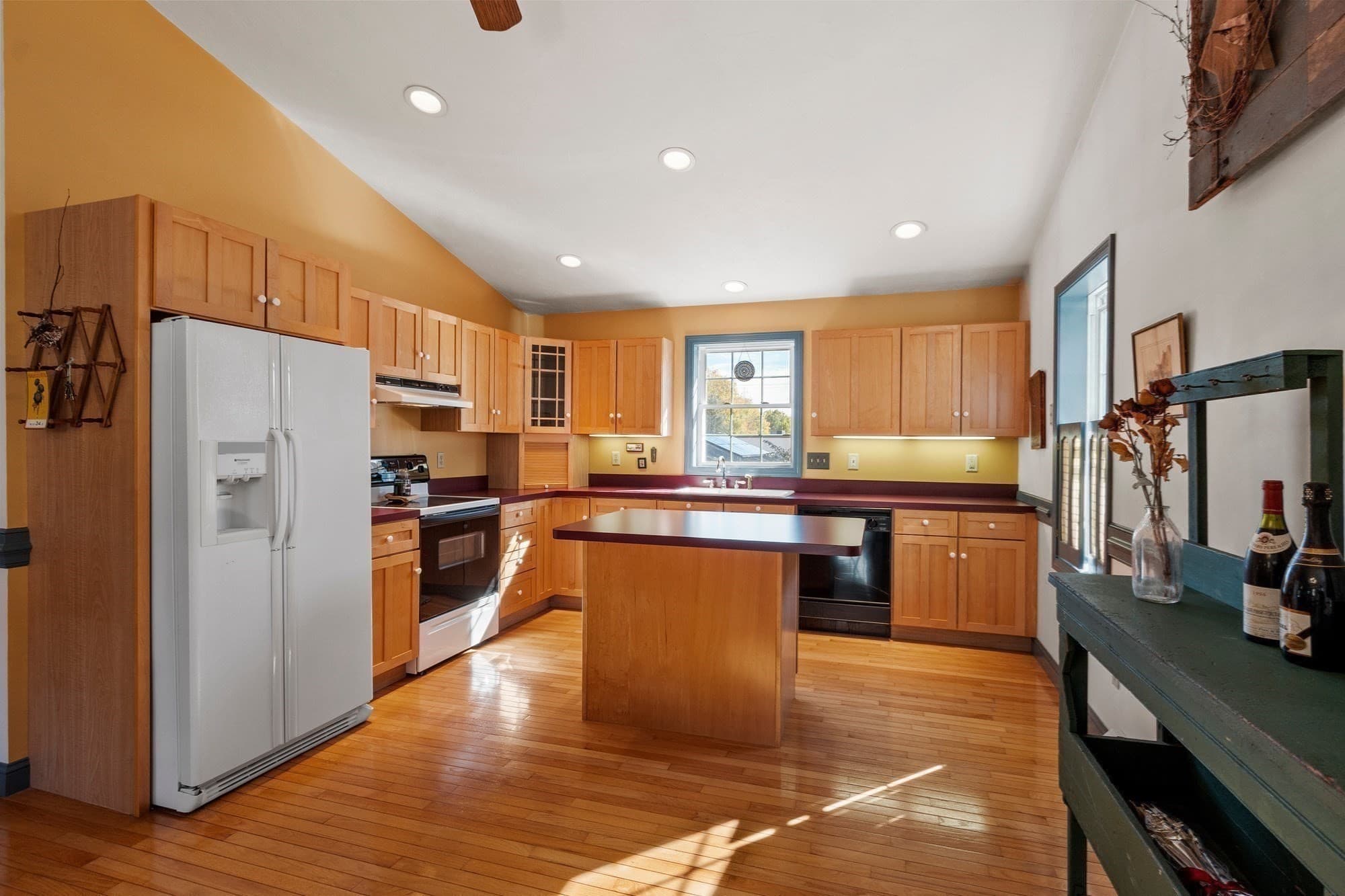Single Family Residence at 63 Dudley St, Leominster MA 01453, photo 5 of 37