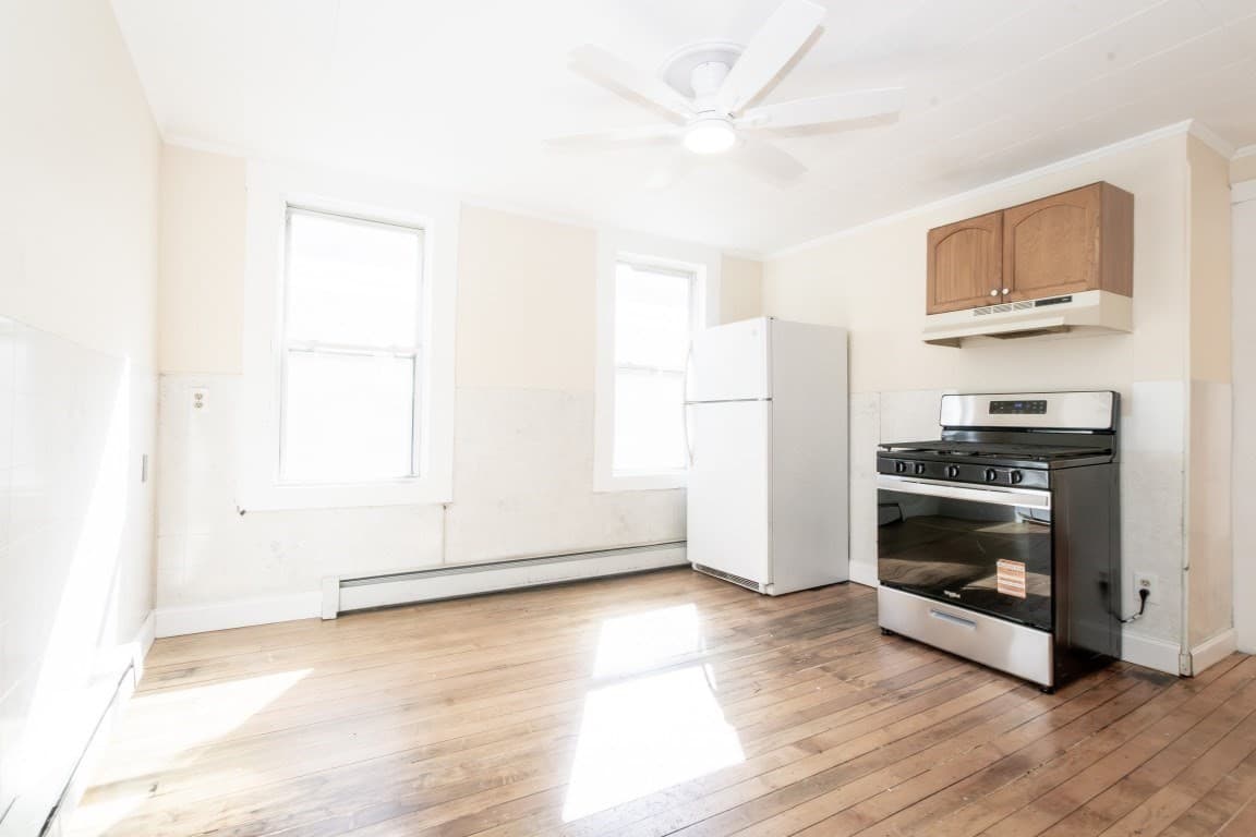4 Family at 21 Clare St, Lowell MA 01854, photo 2 of 32