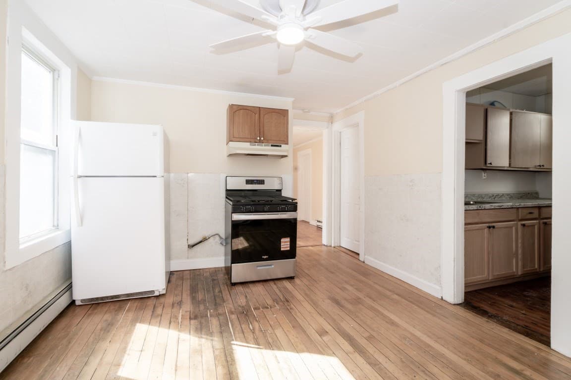 4 Family at 21 Clare St, Lowell MA 01854, photo 6 of 32