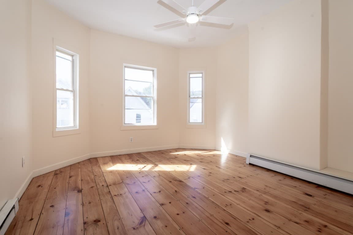 4 Family at 21 Clare St, Lowell MA 01854, photo 12 of 32