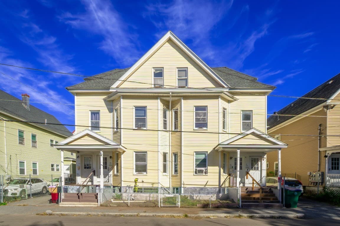 21 Clare St, Lowell MA 01854