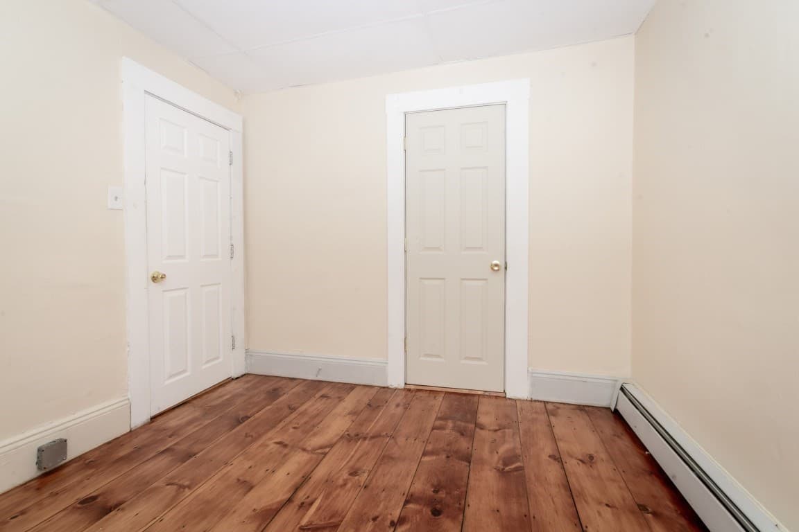 4 Family at 21 Clare St, Lowell MA 01854, photo 9 of 32