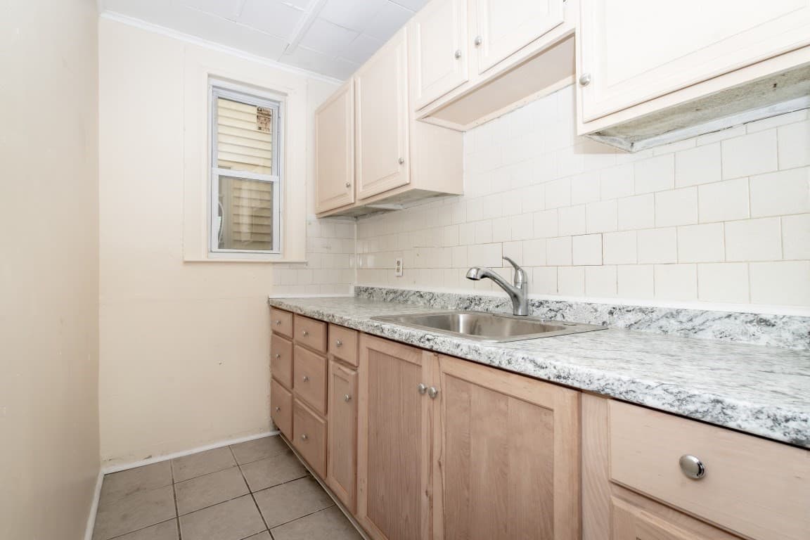 4 Family at 21 Clare St, Lowell MA 01854, photo 24 of 32