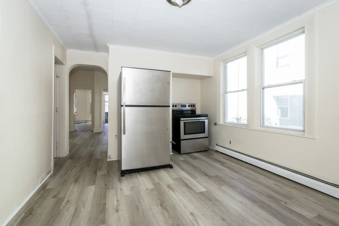 4 Family at 21 Clare St, Lowell MA 01854, photo 18 of 32