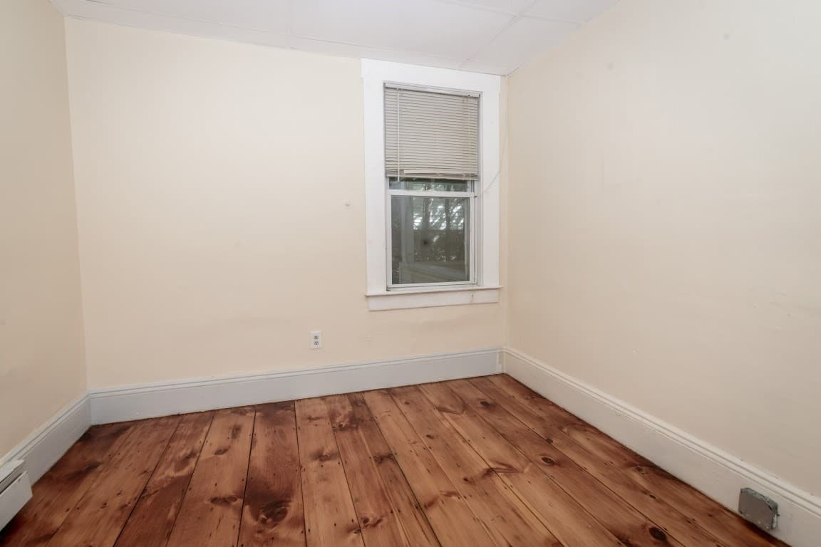 4 Family at 21 Clare St, Lowell MA 01854, photo 8 of 32