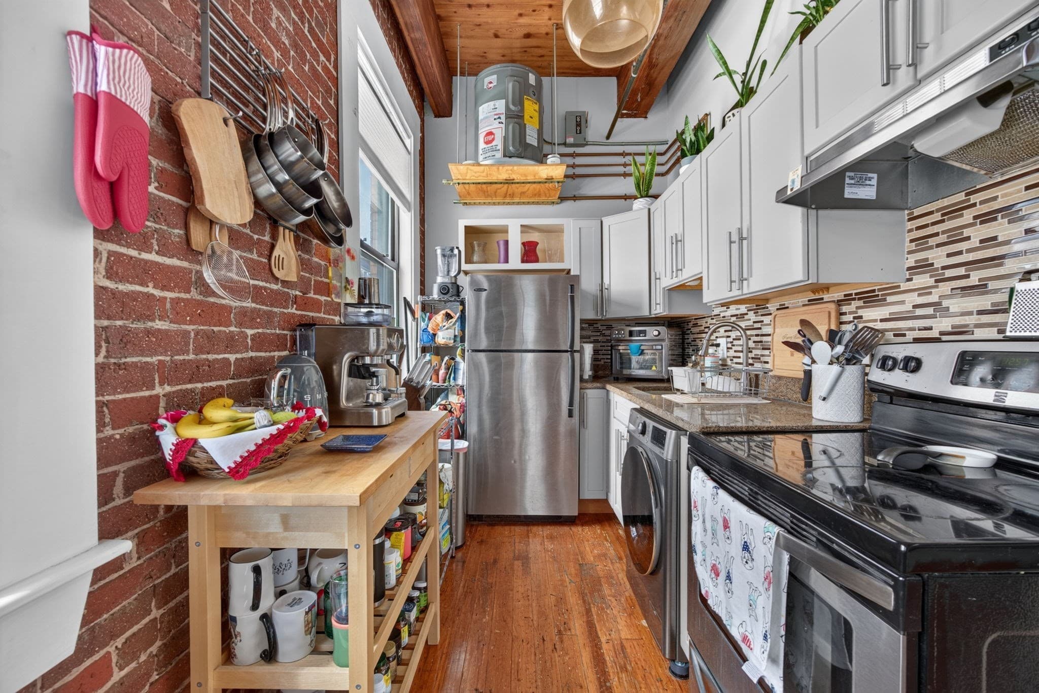 Condominium at 49 Munroe St # 302, Lynn MA 01901, photo 6 of 28