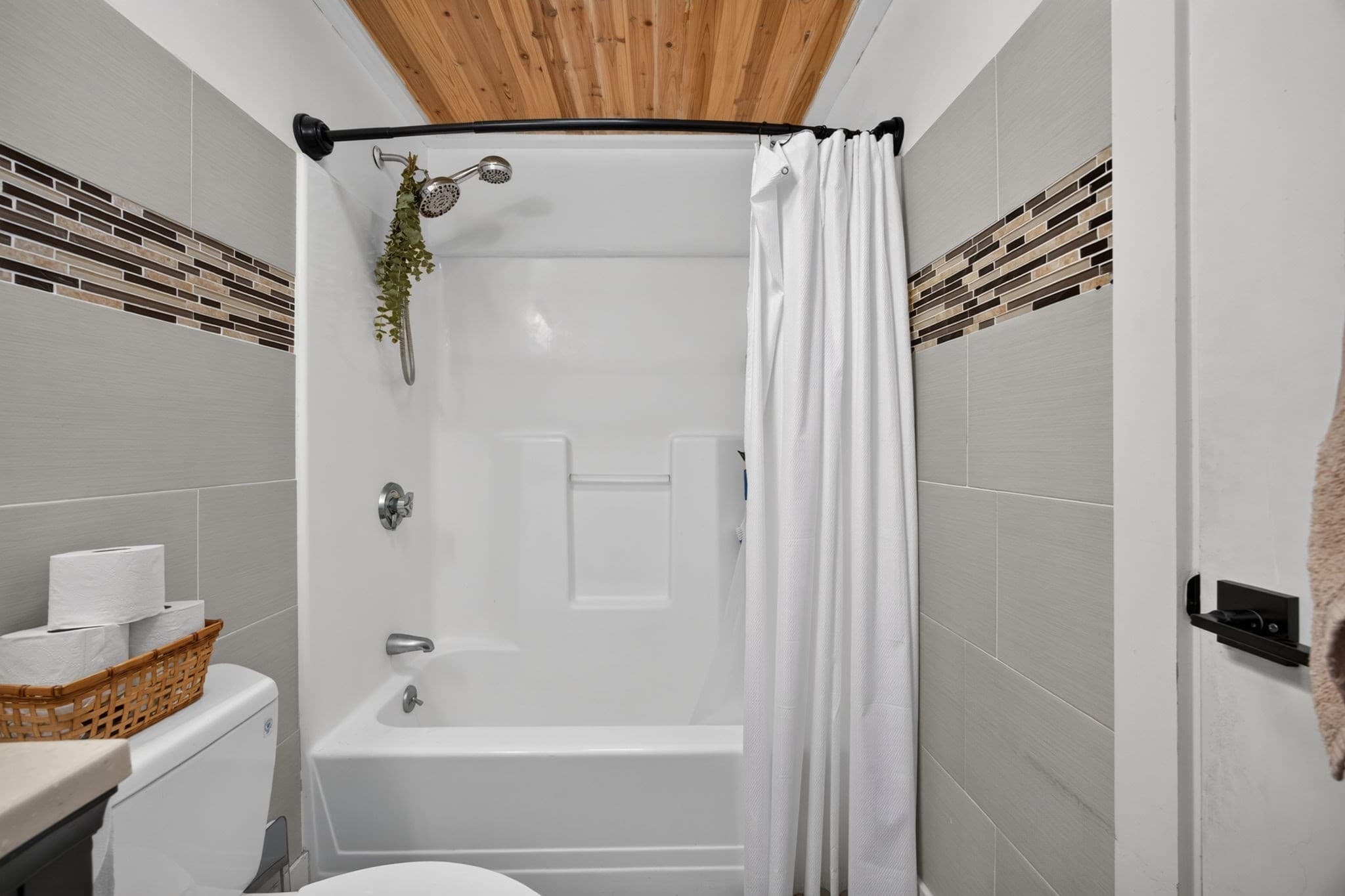 Condominium at 49 Munroe St # 302, Lynn MA 01901, photo 14 of 28