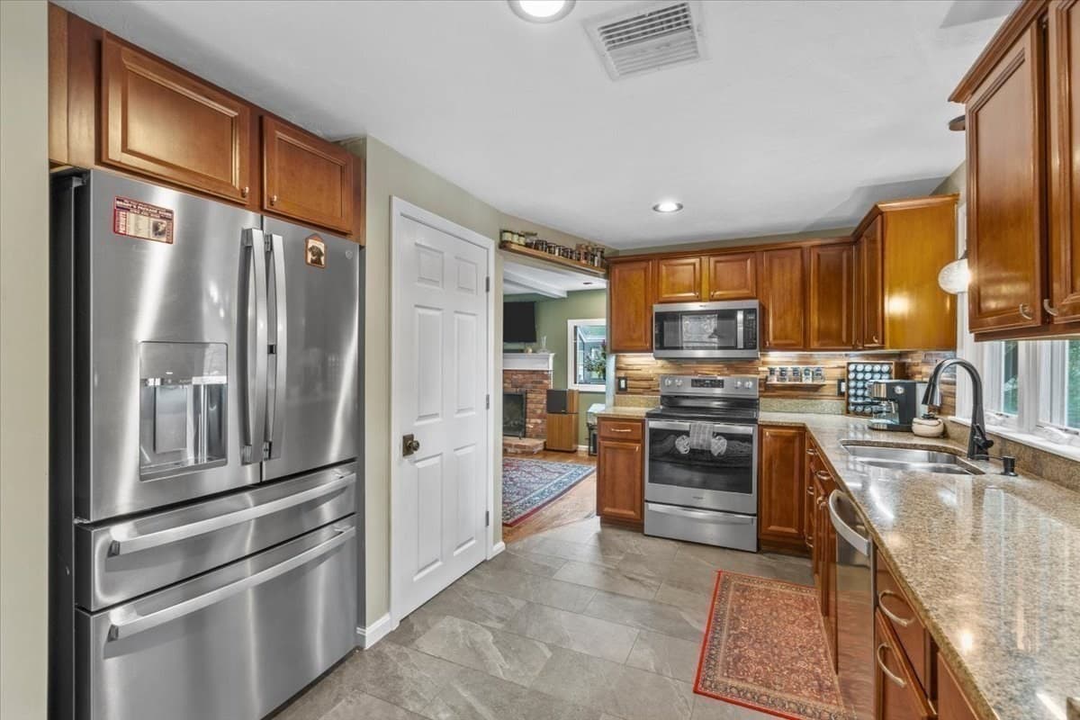 Single Family Residence at 210 Hobart St, Hingham MA 02043, photo 11 of 38