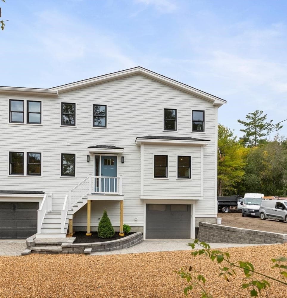 318 Essex Ave # B, Gloucester MA 01930