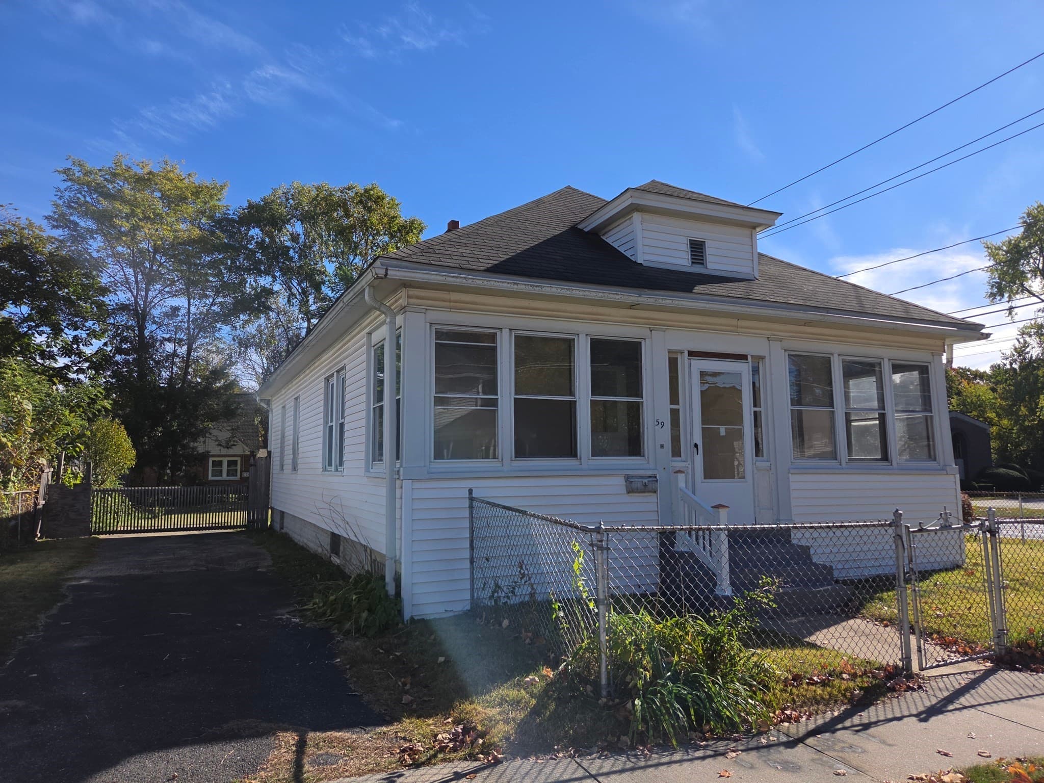 Single Family Residence at 59 Mazarin St, Springfield MA 01151, photo 2 of 16