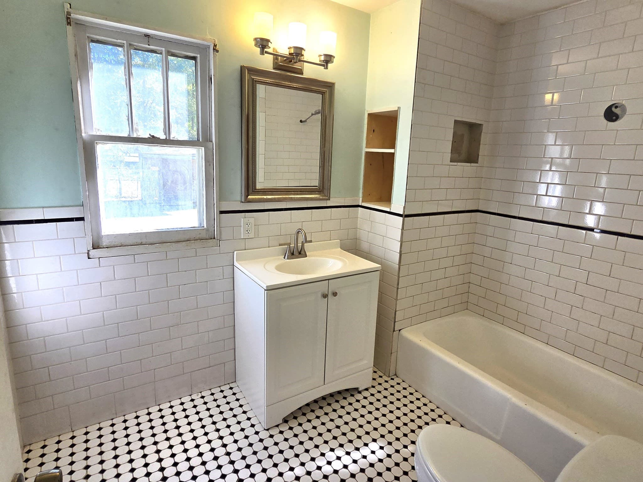 Single Family Residence at 59 Mazarin St, Springfield MA 01151, photo 10 of 16