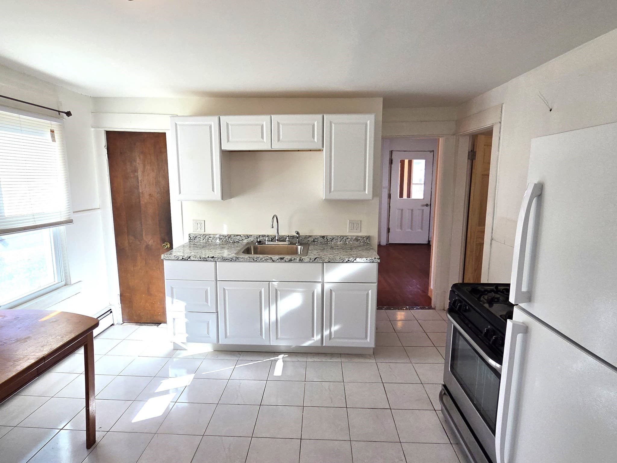 Single Family Residence at 59 Mazarin St, Springfield MA 01151, photo 8 of 16