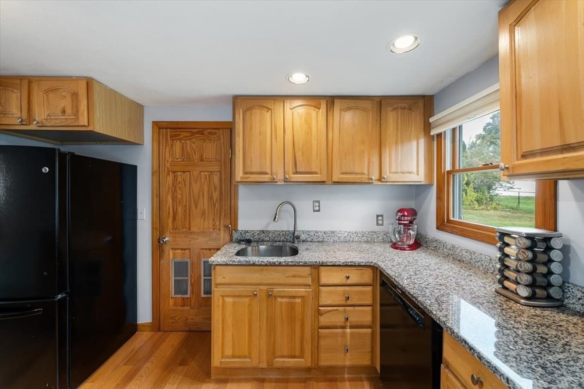Single Family Residence at 20 Jeffrey Rd, Billerica MA 01821, photo 4 of 18