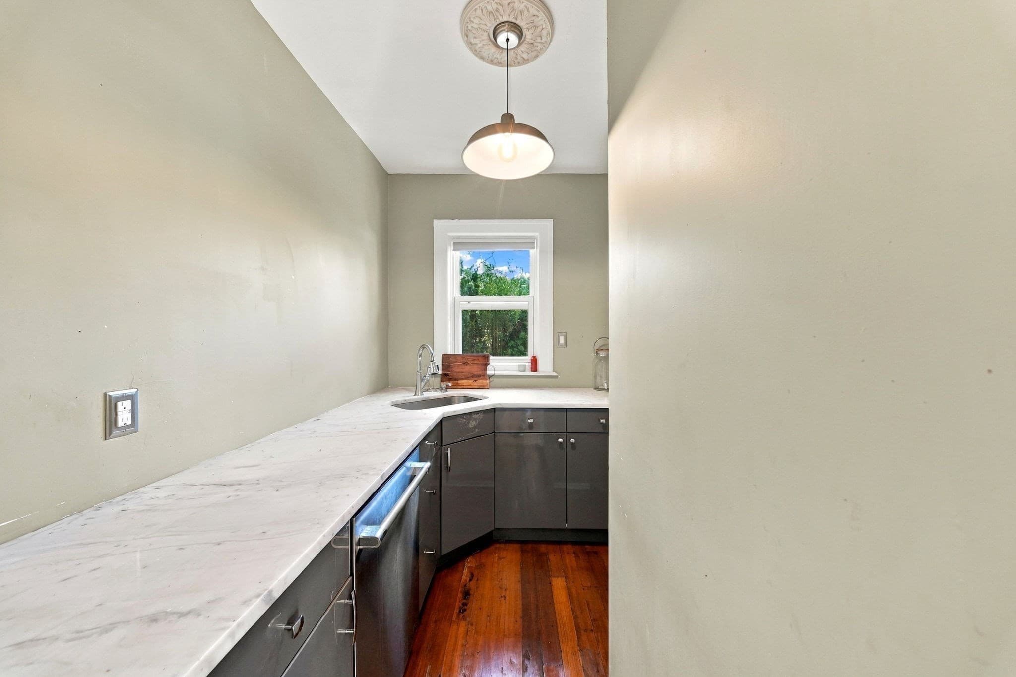 3 Family at 84 11th St, Providence RI 02906, photo 13 of 42