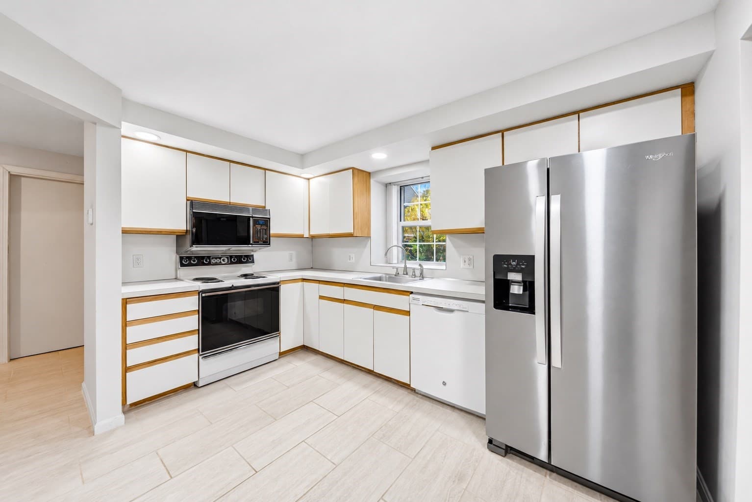 Condominium at 31 Shaw Farm Road # 31, Canton MA 02021, photo 6 of 40