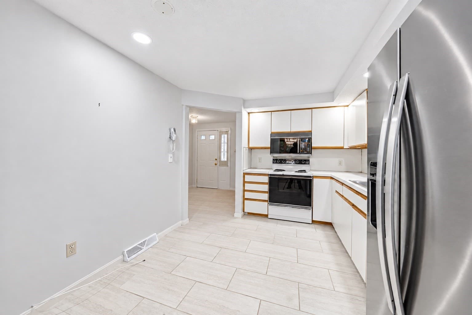 Condominium at 31 Shaw Farm Road # 31, Canton MA 02021, photo 7 of 40
