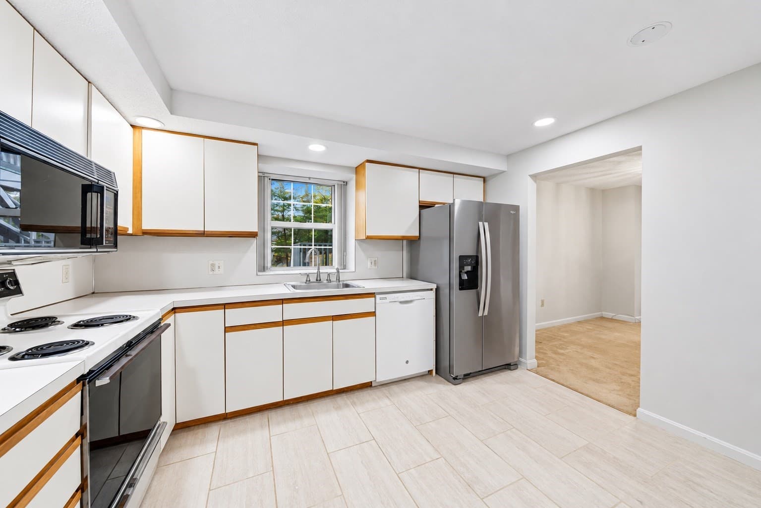 Condominium at 31 Shaw Farm Road # 31, Canton MA 02021, photo 5 of 40