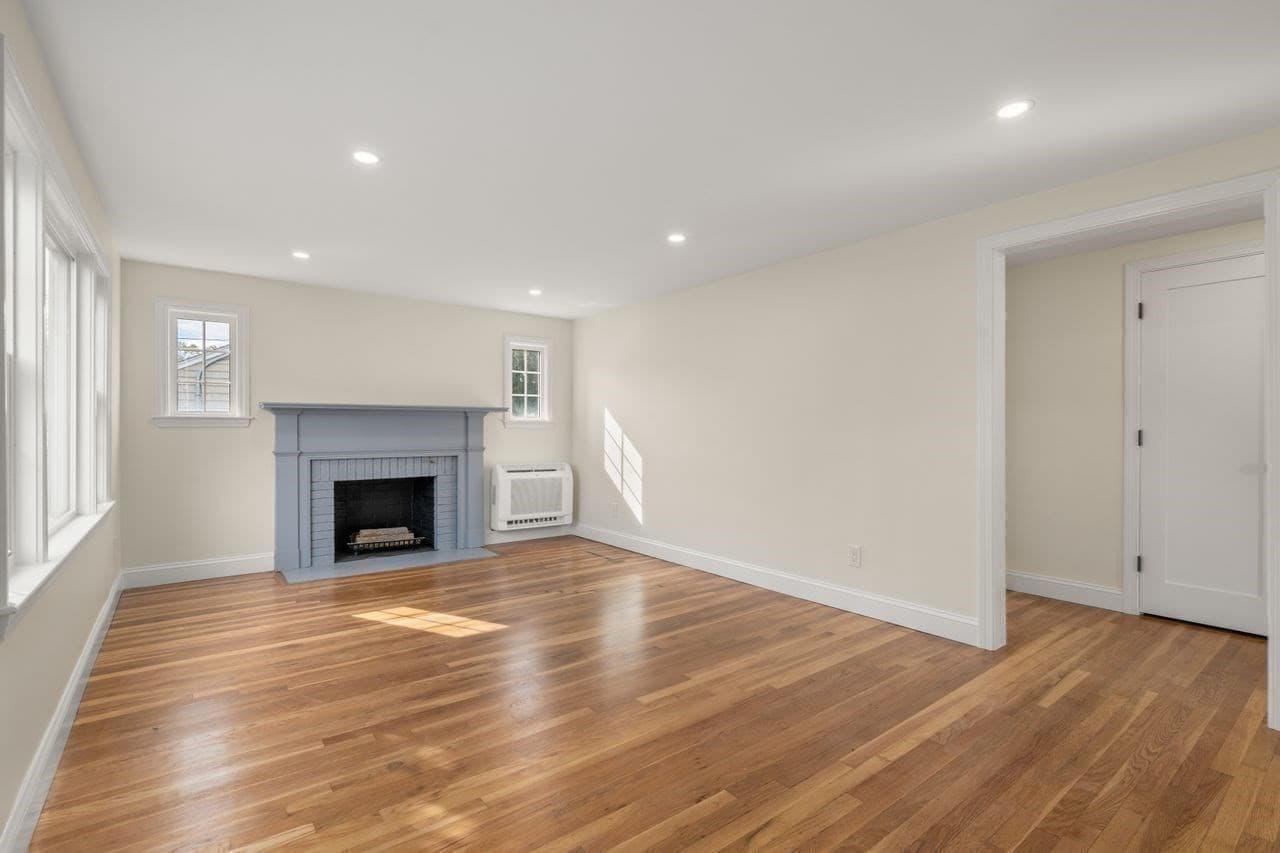 Single Family Residence at 365 Lexington St, Woburn MA 01801, photo 13 of 28