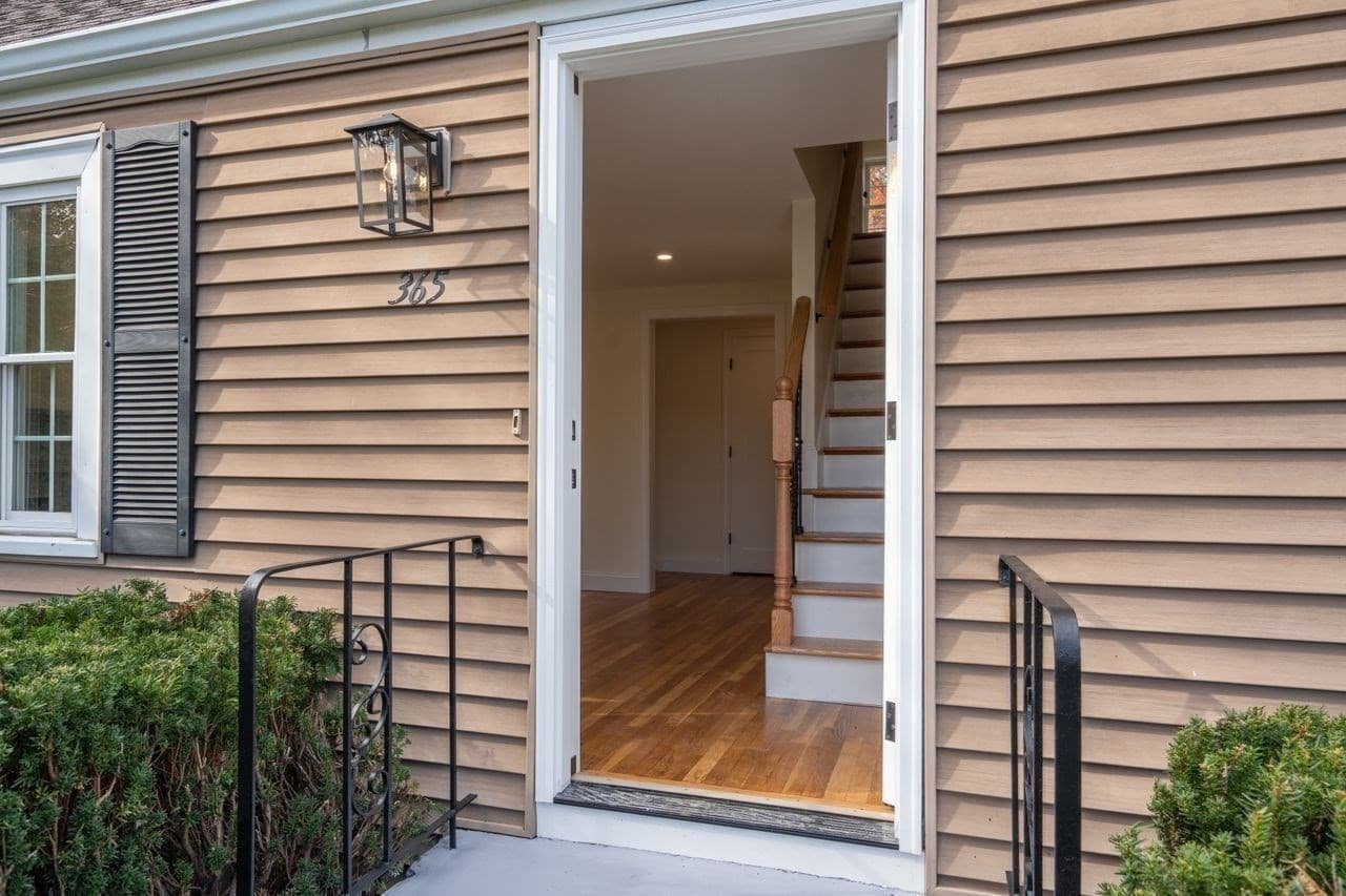 Single Family Residence at 365 Lexington St, Woburn MA 01801, photo 7 of 28
