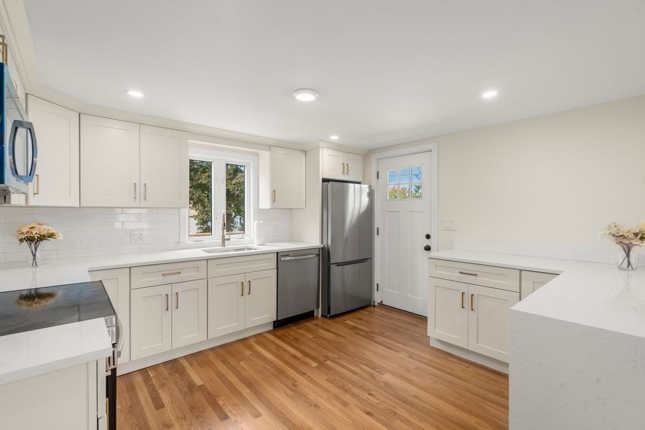 Single Family Residence at 365 Lexington St, Woburn MA 01801, photo 9 of 28
