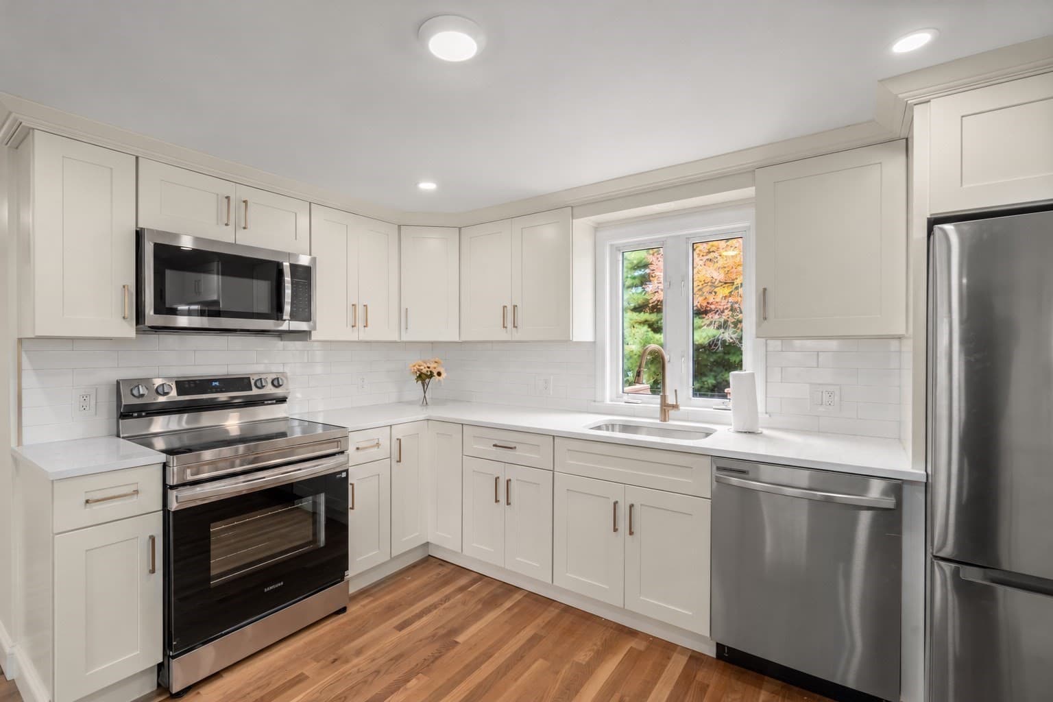 Single Family Residence at 365 Lexington St, Woburn MA 01801, photo 10 of 28