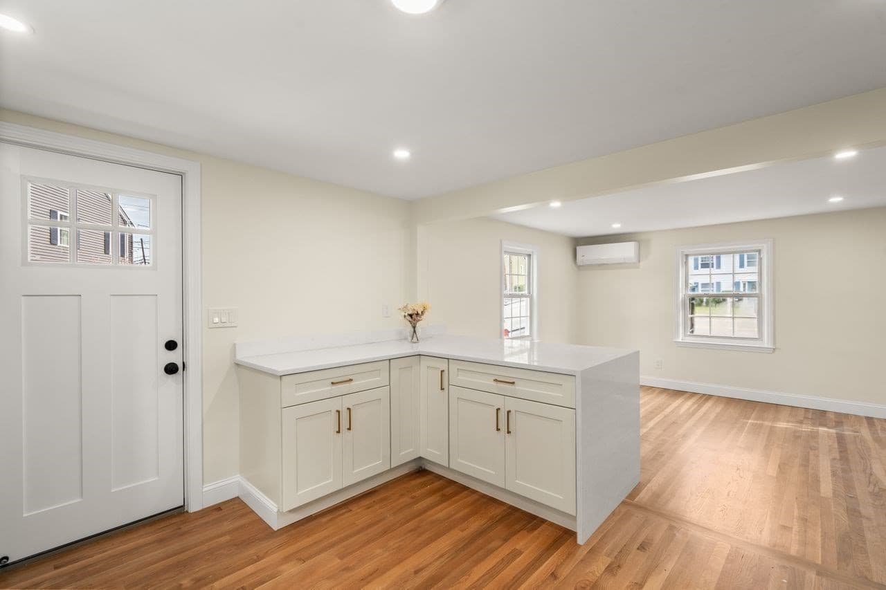 Single Family Residence at 365 Lexington St, Woburn MA 01801, photo 11 of 28