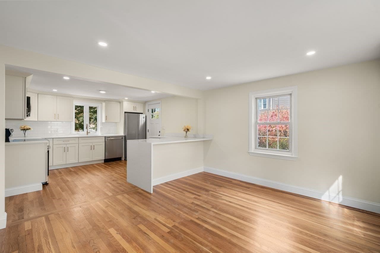 Single Family Residence at 365 Lexington St, Woburn MA 01801, photo 8 of 28