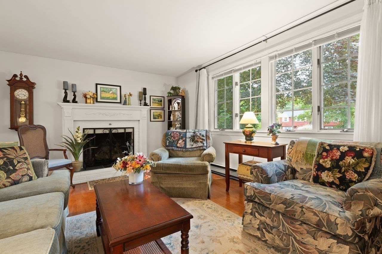 Single Family Residence at 326 Highland St, Stoughton MA 02072, photo 4 of 35
