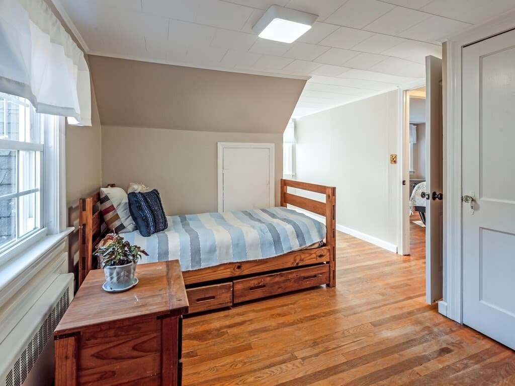 Single Family Residence at 1 Benjamin Rd, Worcester MA 01602, photo 23 of 41