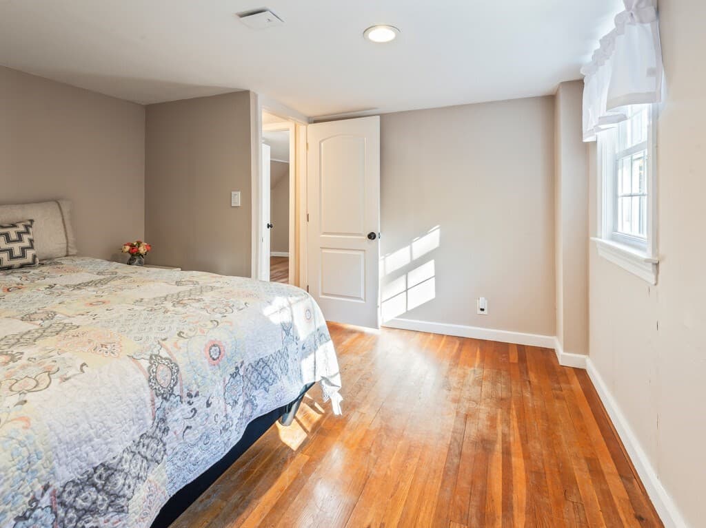 Single Family Residence at 1 Benjamin Rd, Worcester MA 01602, photo 27 of 41