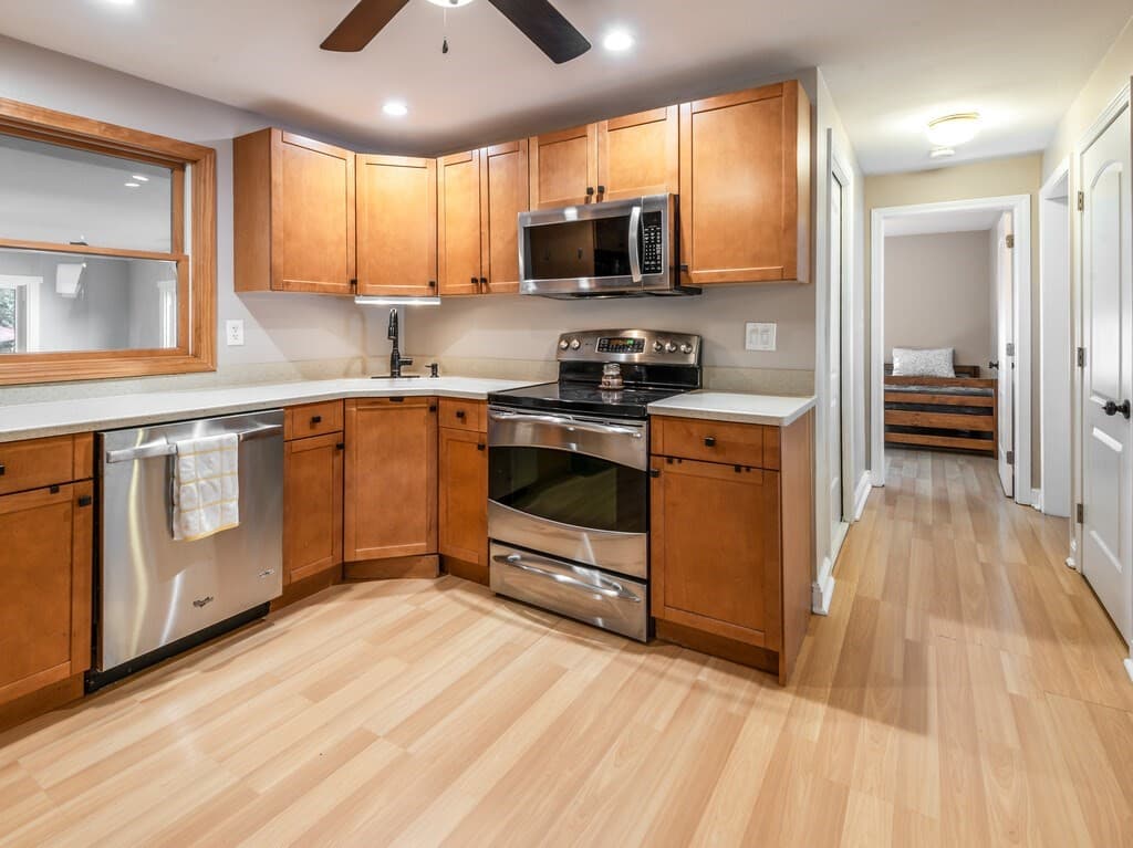 Single Family Residence at 1 Benjamin Rd, Worcester MA 01602, photo 6 of 41