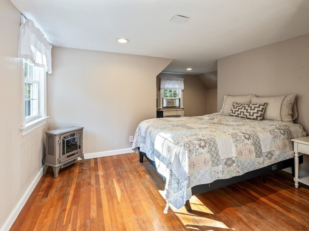 Single Family Residence at 1 Benjamin Rd, Worcester MA 01602, photo 26 of 41