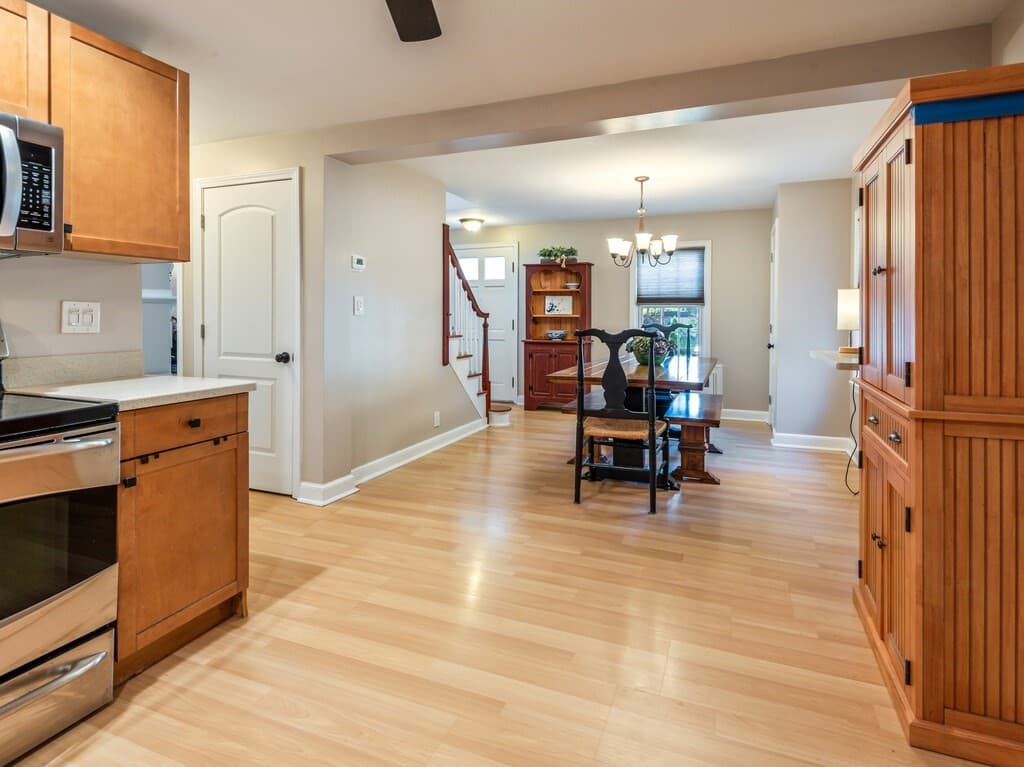 Single Family Residence at 1 Benjamin Rd, Worcester MA 01602, photo 7 of 41